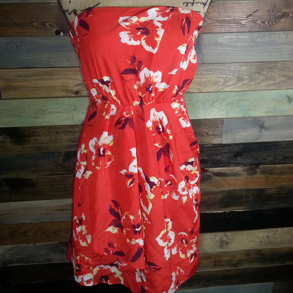 Express Dresses & Skirts - Cute Strappless Express Dress